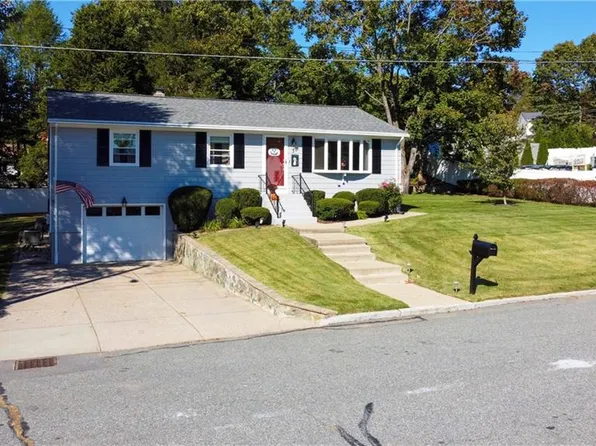 3 Mulberry Ln, Lincoln, RI 02865
