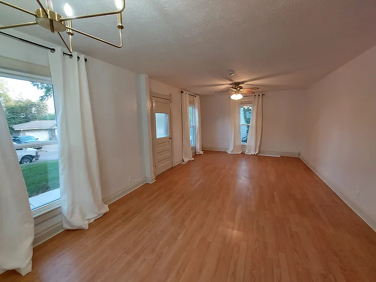 204 S Hazel St — Photo 2