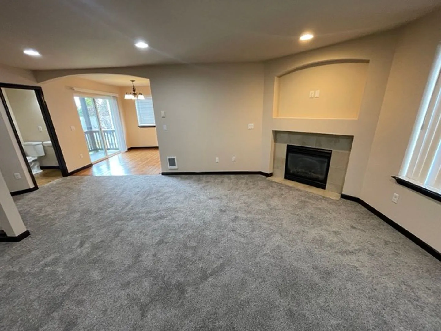 Extremely Gorgeous 3 Bedroom Home for Rent in Lynnwood — Photo 3