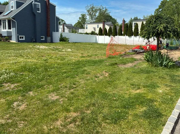 3254 Judith Ln, Oceanside, NY 11572
