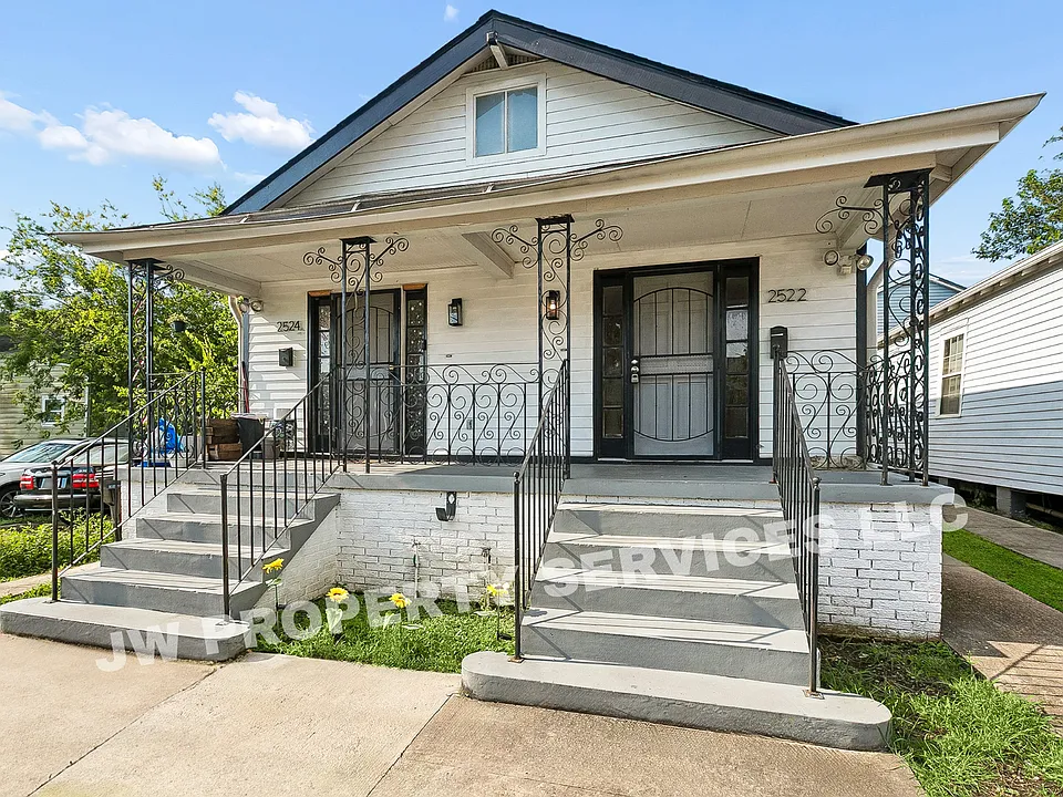 2522-24 N Tonti St