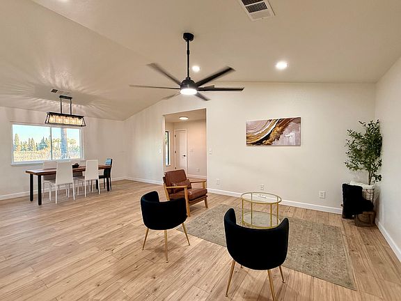 5th image of 1040 E Putnam Avenue
