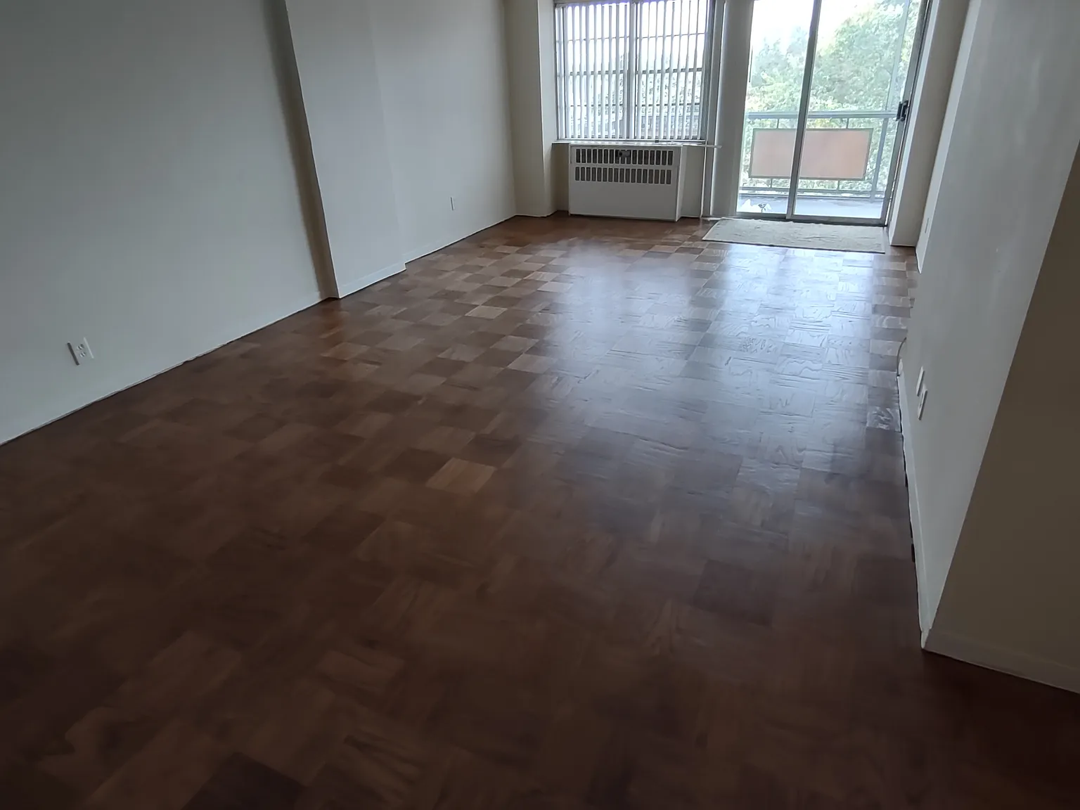 1 bed, 1055 sqft, $1,895 — Photo 3