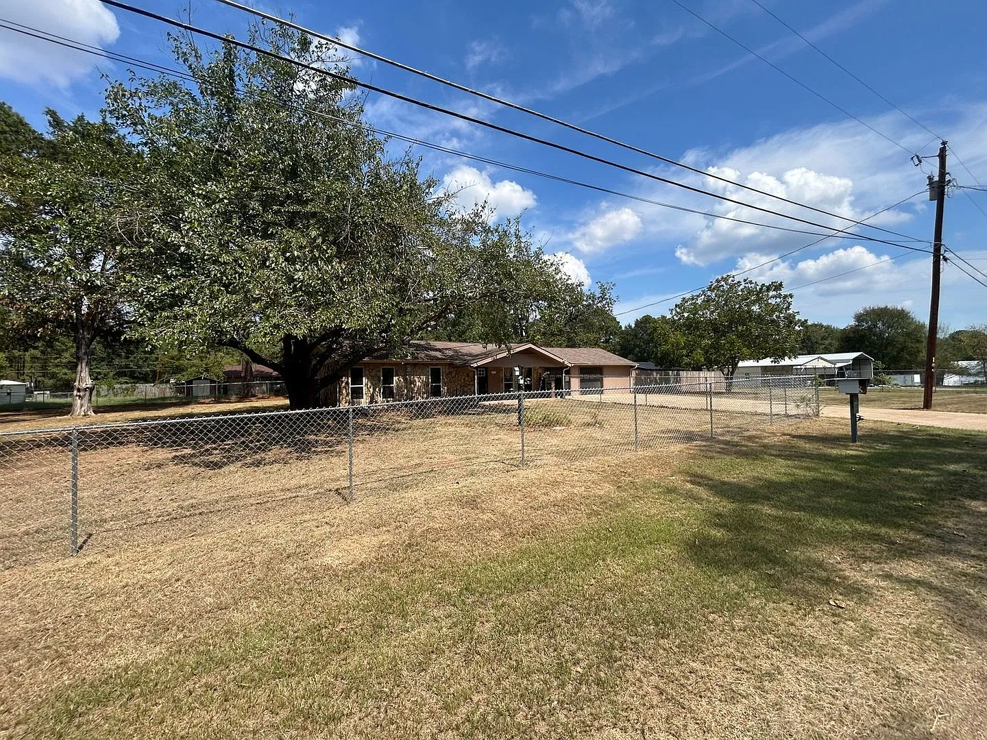 Charming 3BR House in Mabank near Cedar Creek Lake — Photo 1
