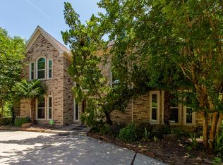 900 Middlecreek St, Friendswood, TX 77546