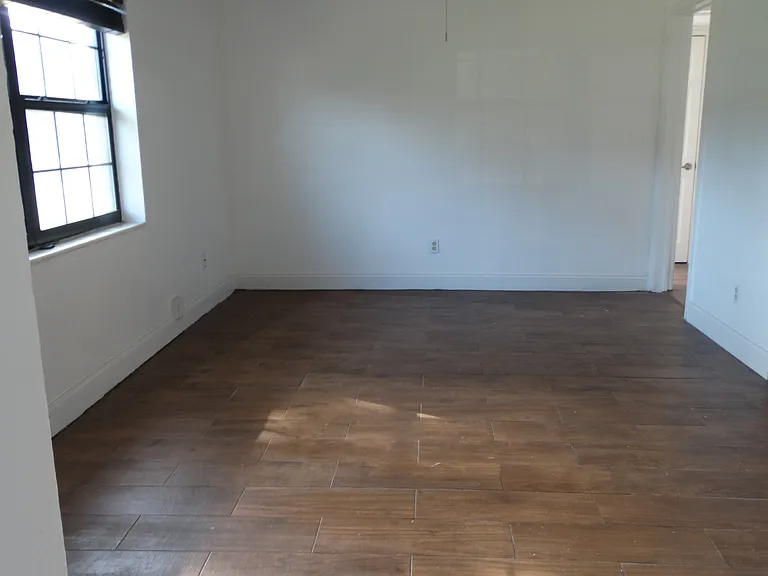 7878 Caxton Cir E — Photo 6