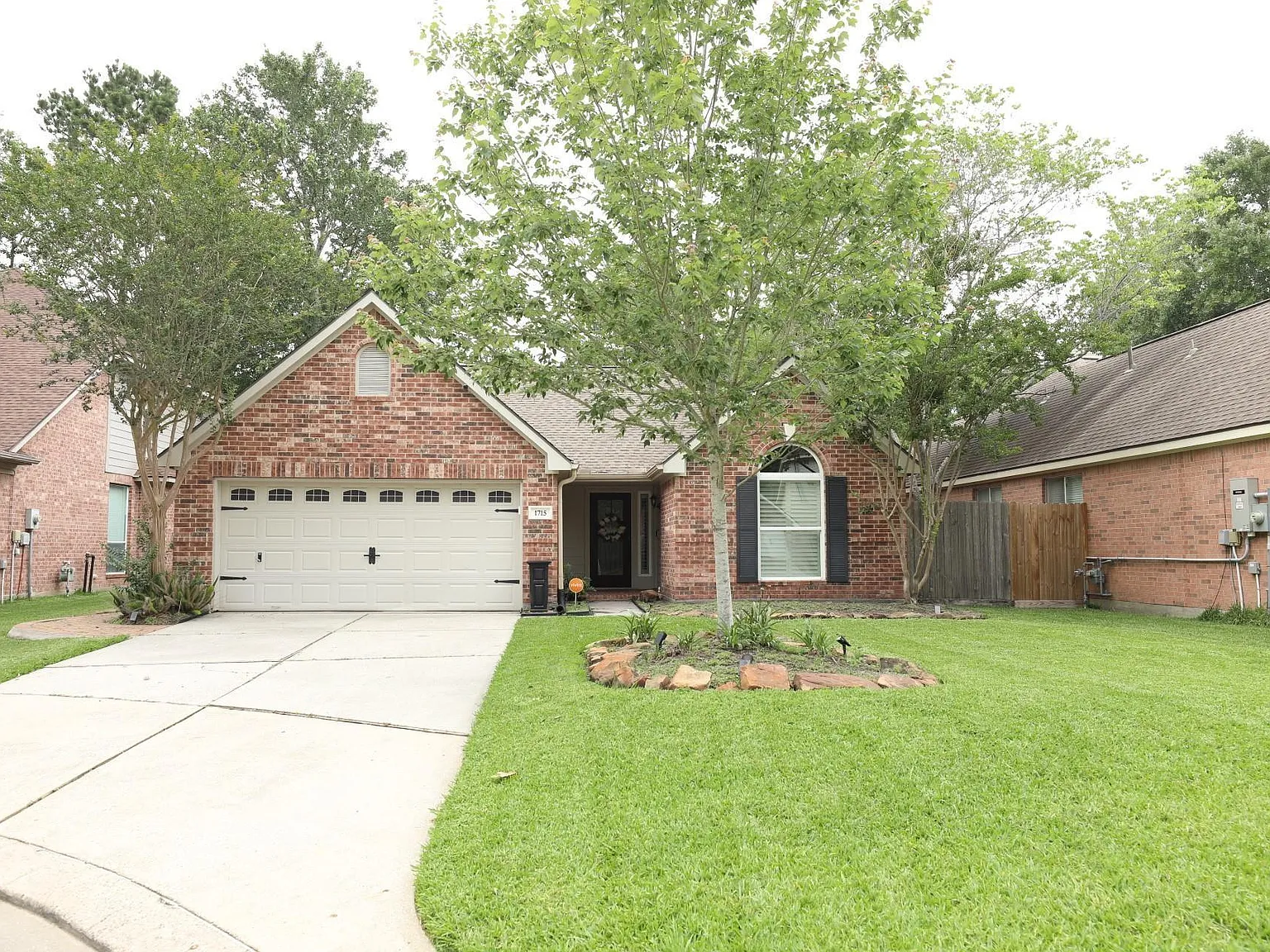 3 bed, 2.0 bath, 1598 sqft, $2,350 — Photo 2