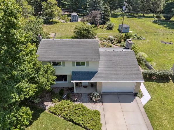 49562 Iris Dr, Shelby Township, MI 48317