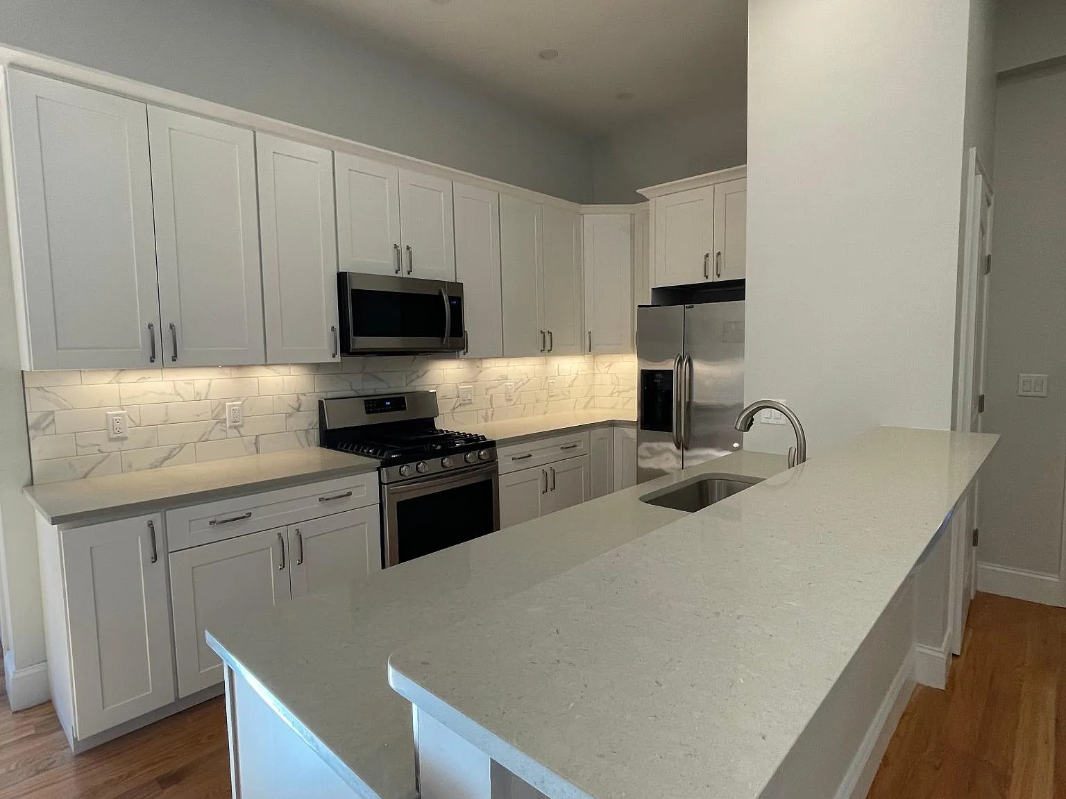 216 W Broadway — Photo 1