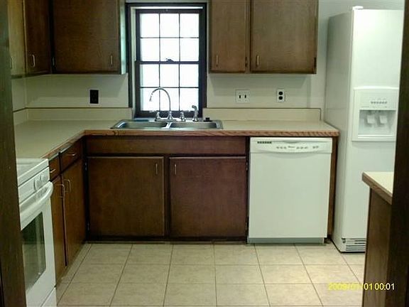 2nd image of 9485 Glenwood Dr