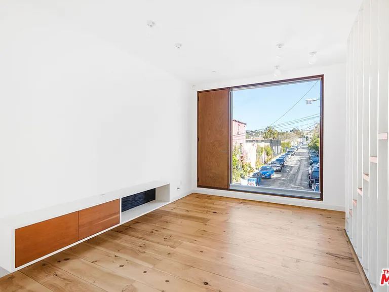 1416 Fairbanks Pl — Photo 2