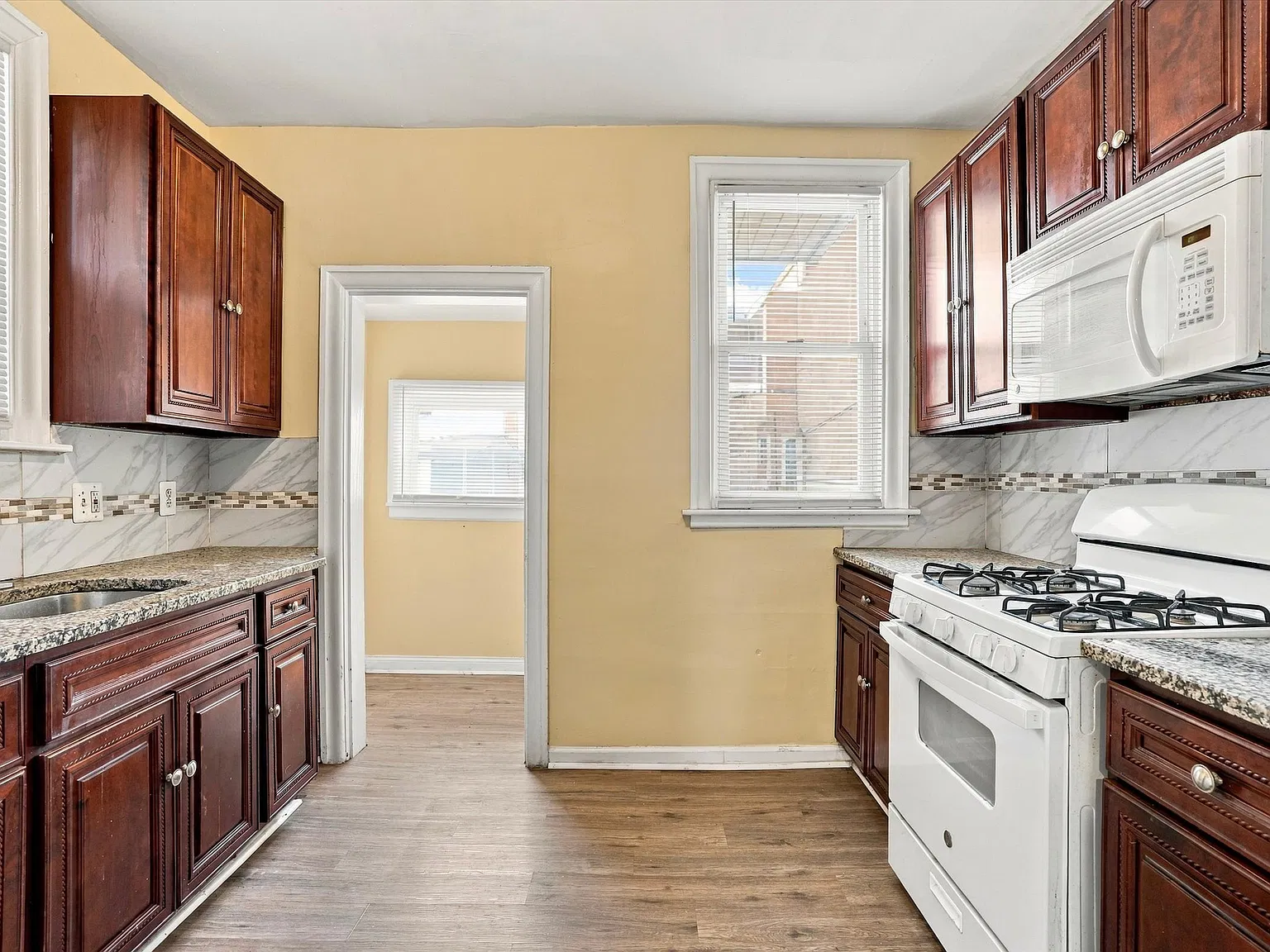 3 bed, 1022 sqft, $1,650 — Photo 4