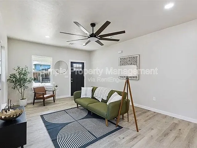 1951 NW 11th St — Photo 5