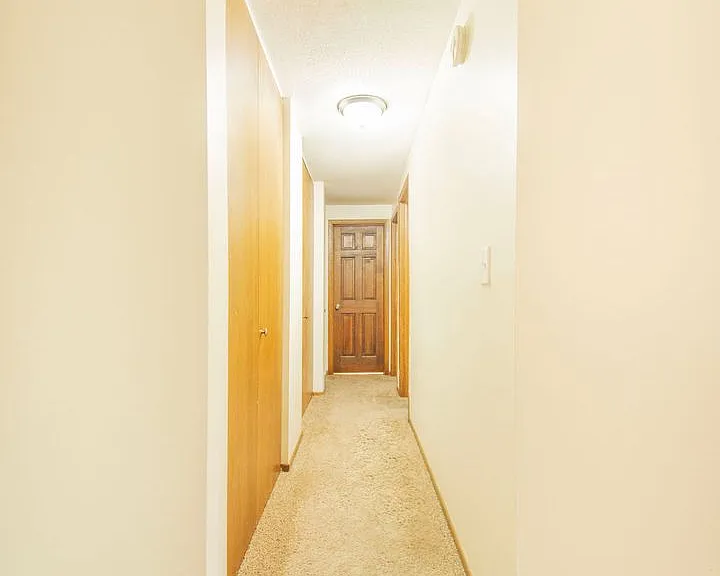 101 Glenbrook Rd N — Photo 9