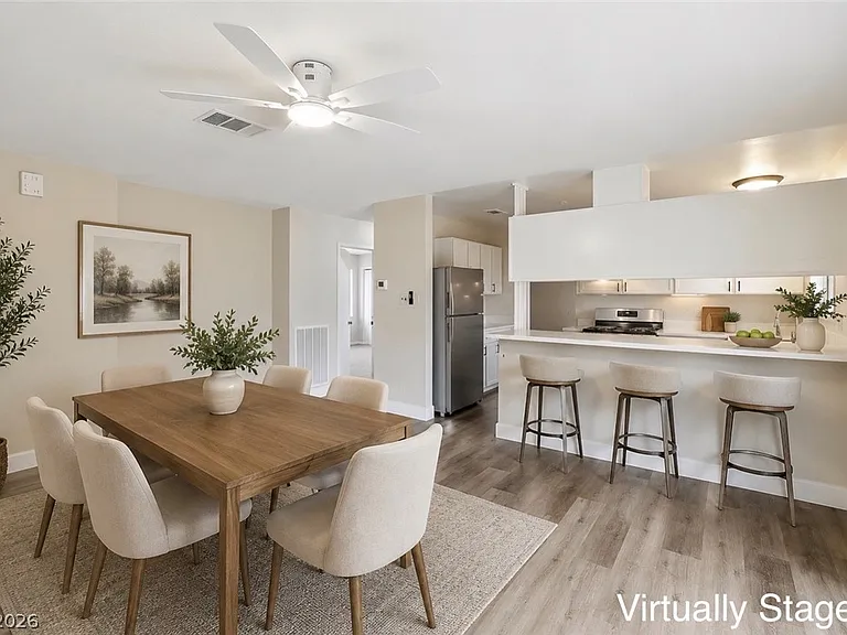 204 Breeze St — Photo 6
