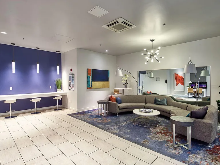 EVIVA Midtown Apartments — Photo 11