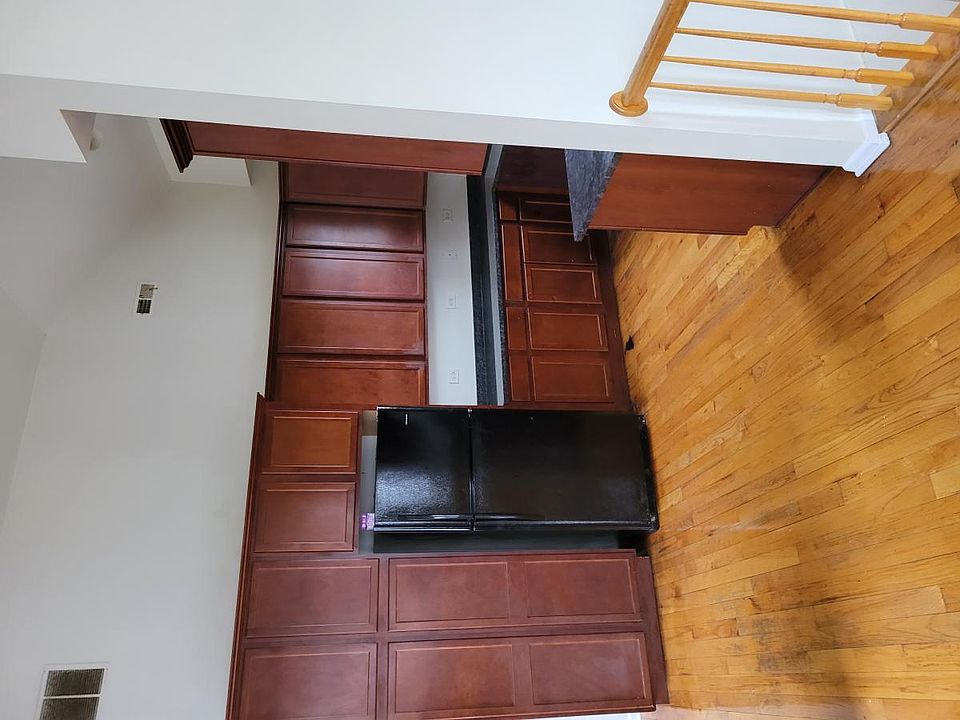 1st image of 7606 S Yates Blvd #3