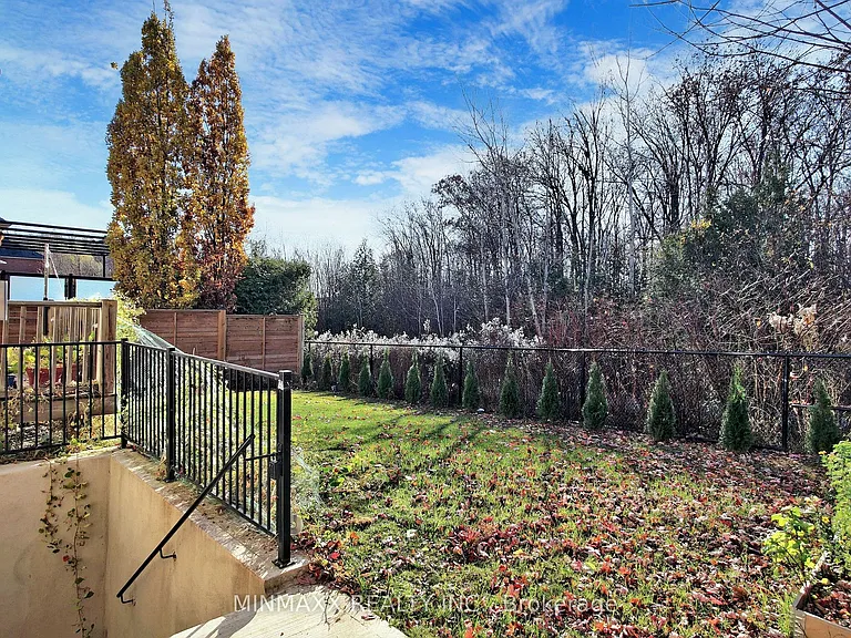 202 Forbes Ter — Photo 27