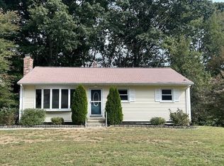 32 McIntosh Ave, Uncasville, CT 06382