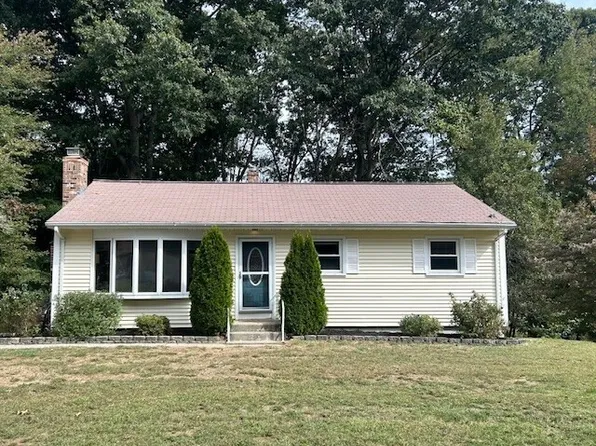 32 McIntosh Avenue, Montville, CT 06382