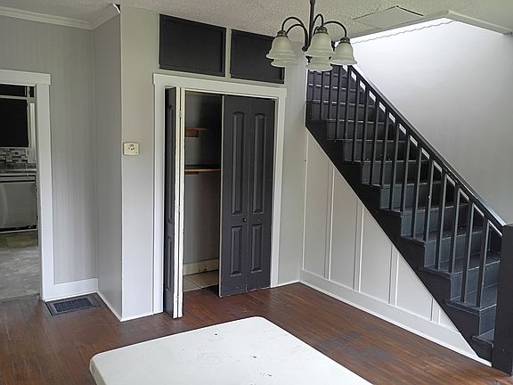5th image of 800 S Lexington St