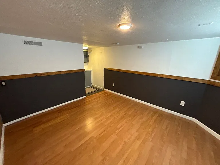 745 E St NE #B — Photo 4