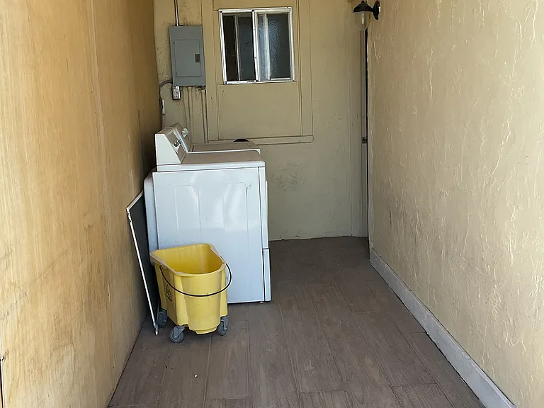 3910 La Luz Ave — Photo 18