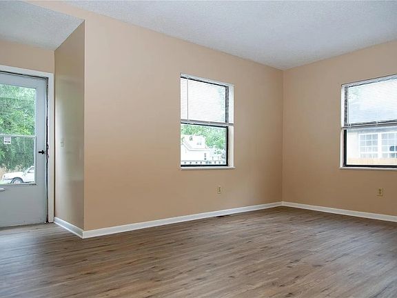 2nd image of 3008 Pasteur Ave