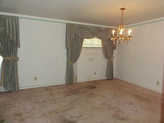 5th image of 7907 Montglen Dr