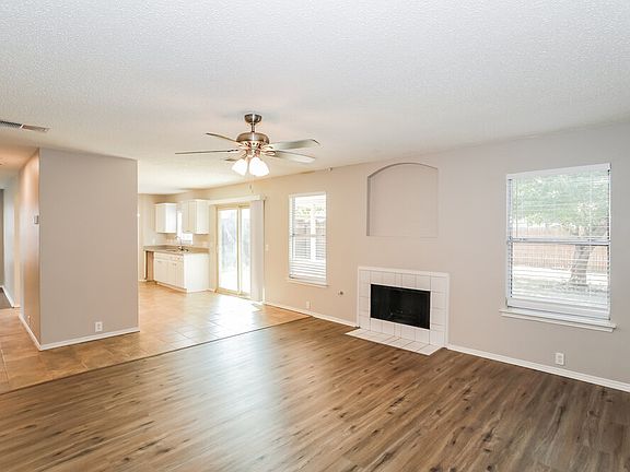 5th image of 1105 Greenbend Dr