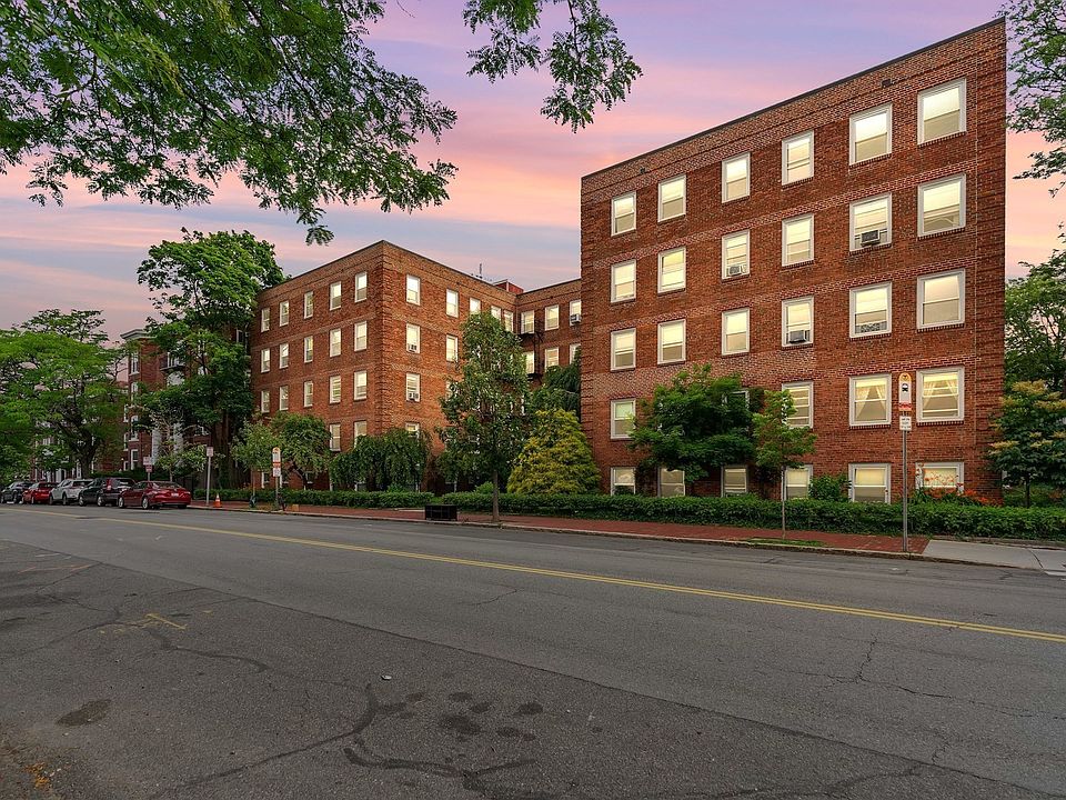 1st image of 395 Broadway APT R1c