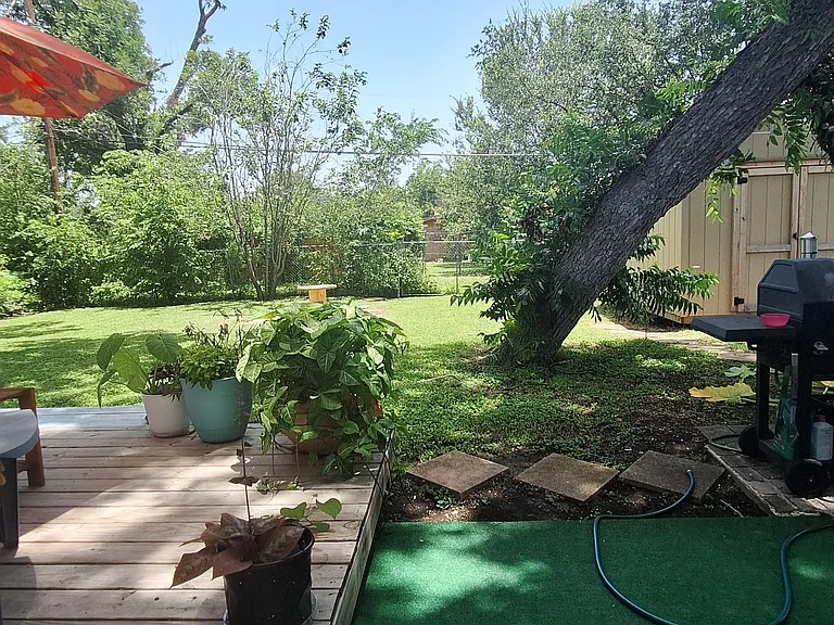 138 Norfolk Pl — Photo 29