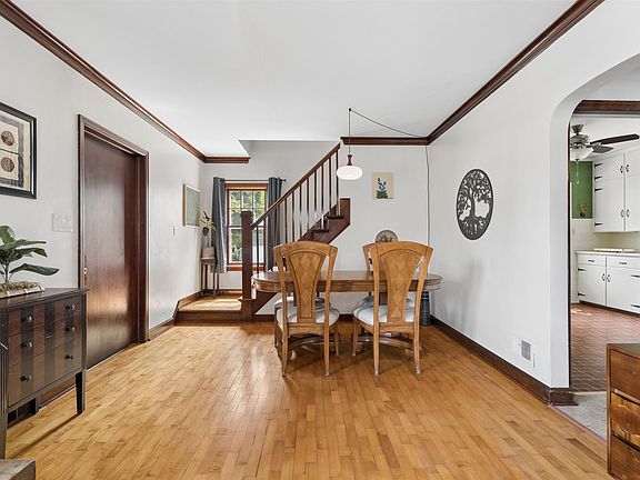 4th image of 1823 Hubbard St