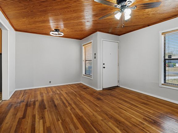 5th image of 262 Redrock Dr