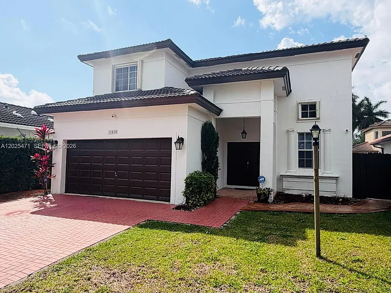 15858 SW 138th Ter — Photo 3