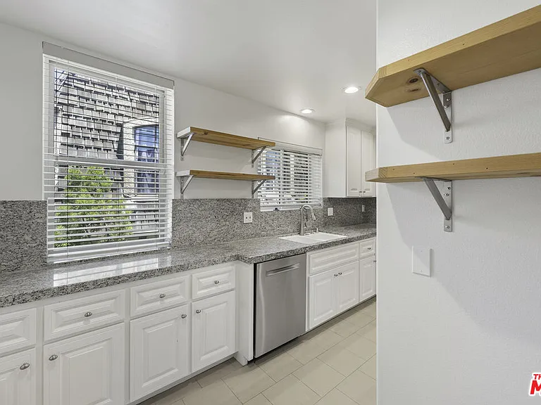 1820 Benecia Ave #402 — Photo 44