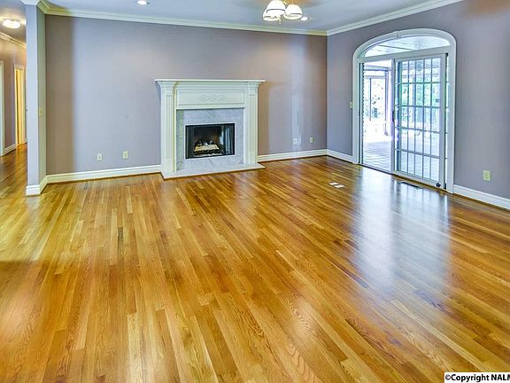 4th image of 102 Willow Chase Dr
