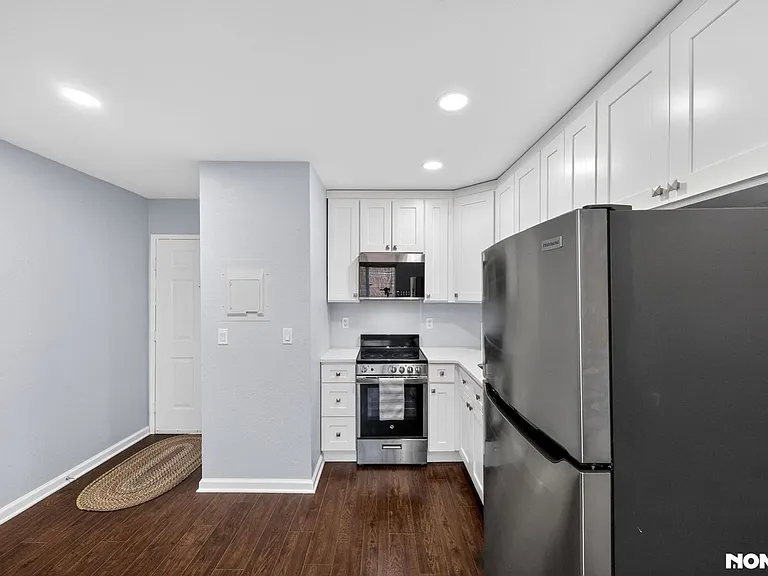 9 Vreeland Ave #3E — Photo 4