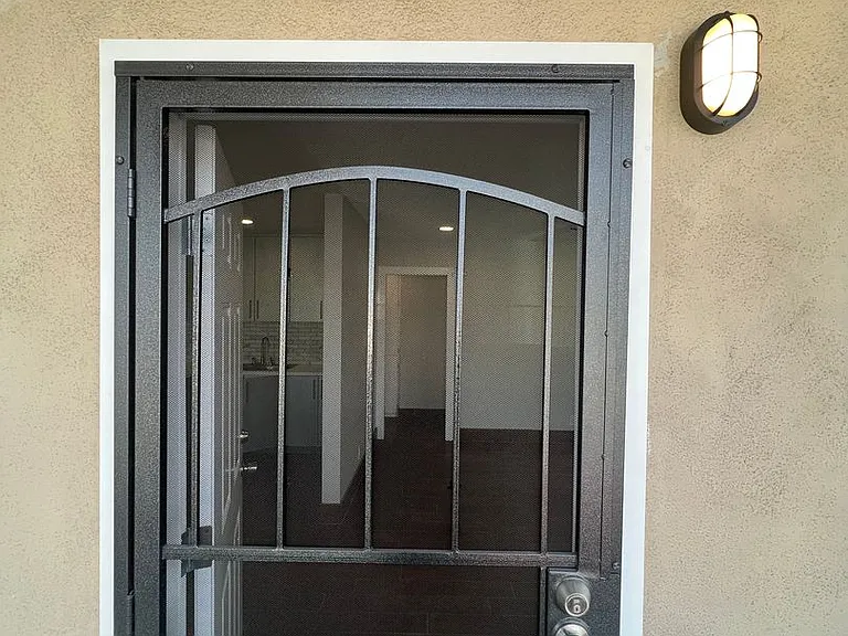 947 N Wilmington Blvd — Photo 1