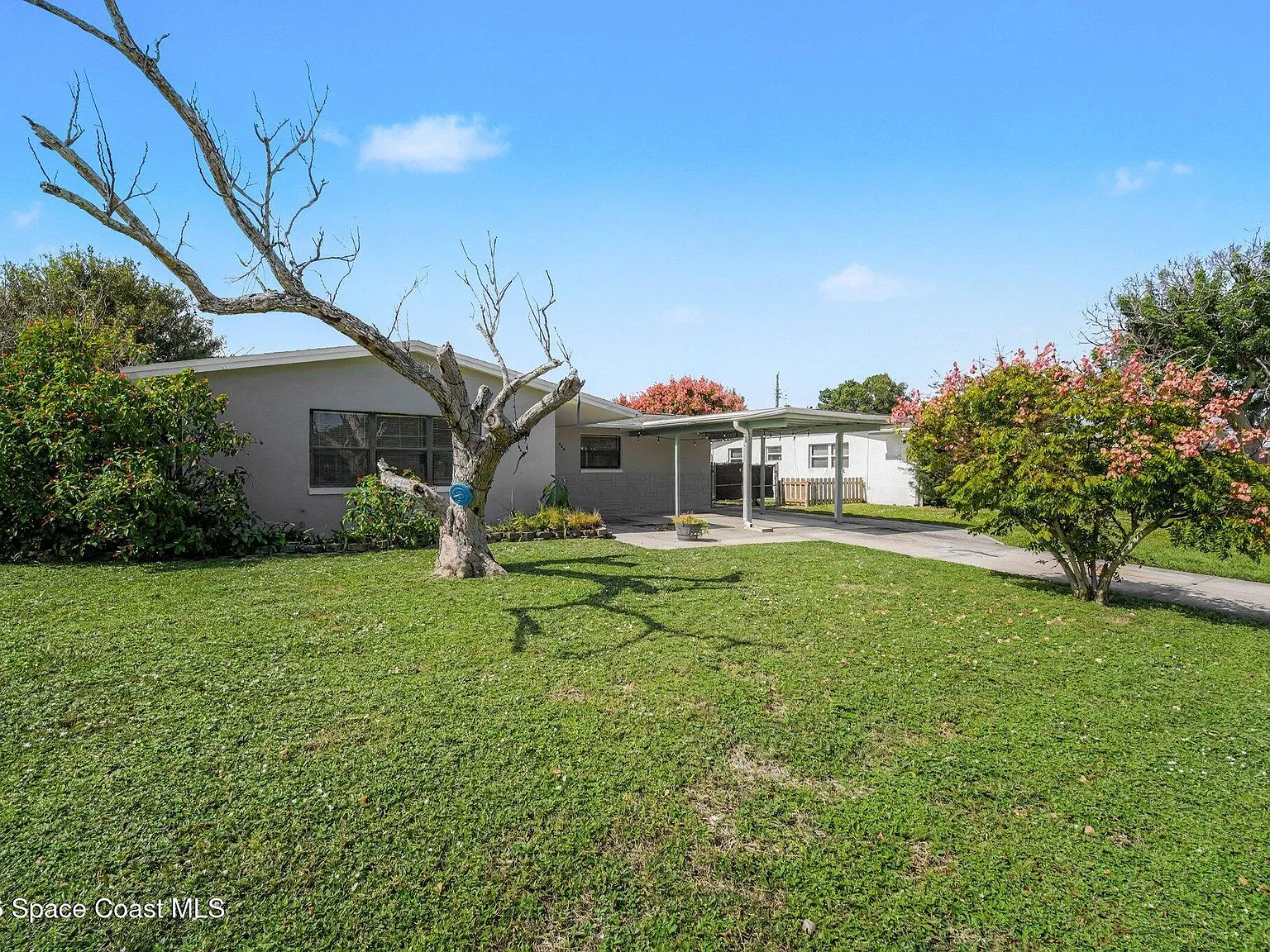 3 bed, 2.0 bath, 1306 sqft, $2,100 — Photo 4