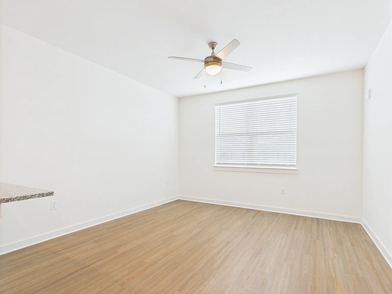 1 bed, 596 sqft, $1,479 — Photo 4