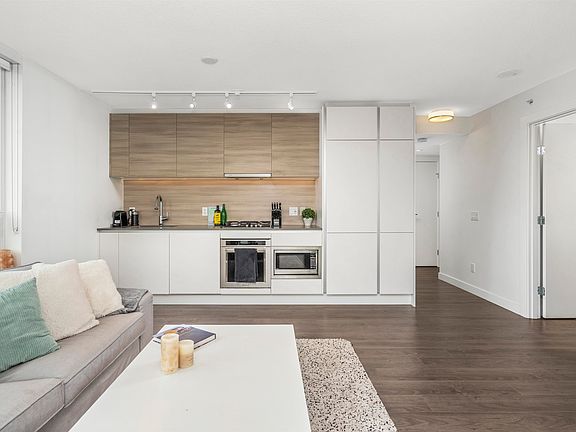 4th image of 988 Quayside Dr #1502