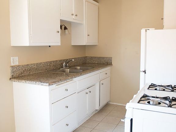 5th image of 121 W Arrellaga St #2