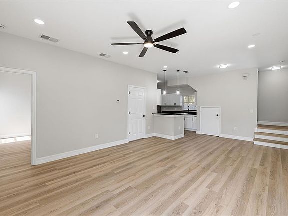 5th image of 319 E Hanlon St