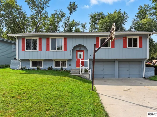 13821 Jefferson Cir, Omaha, NE 68137
