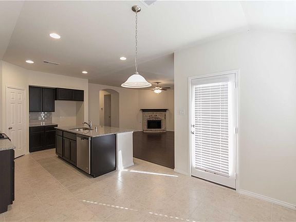 3rd image of 1717 Lark Ln