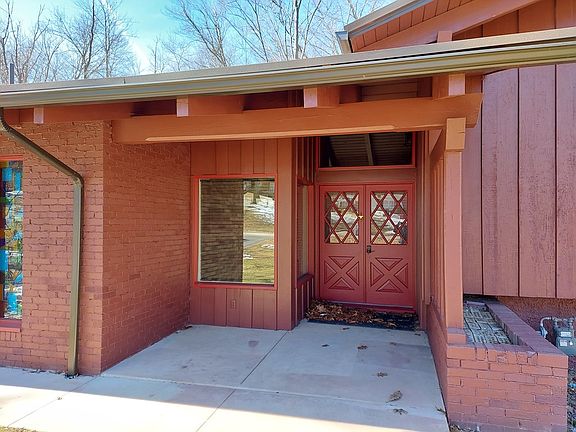 3rd image of 20 Oakwood Dr