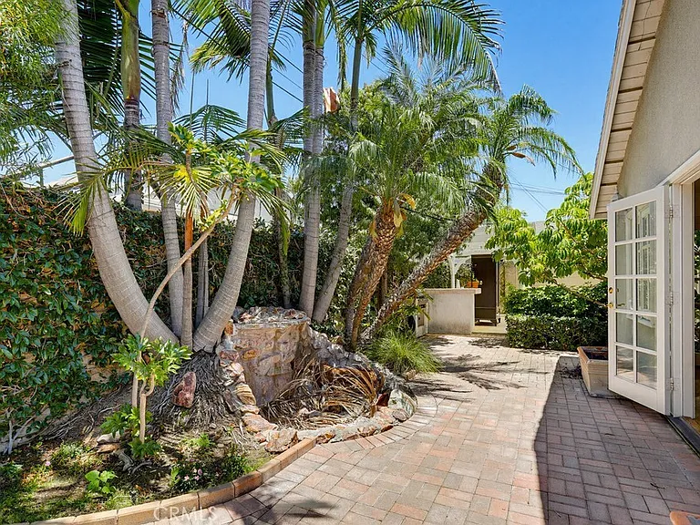 2705 E Jacaranda Ave — Photo 57