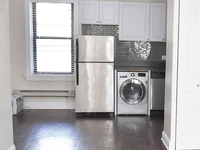 3845 N Greenview Ave #5 — Photo 5