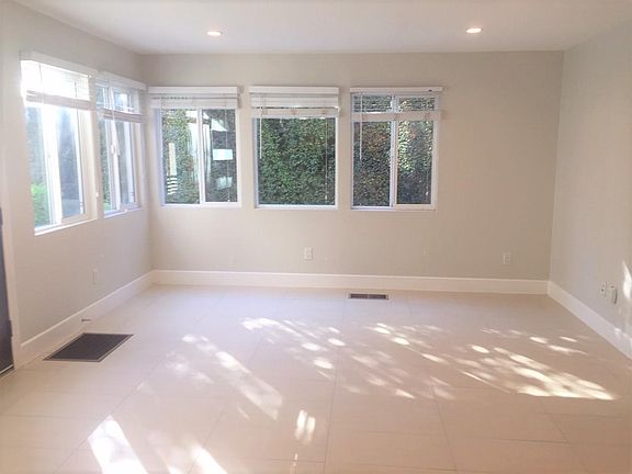 living room/open kitchen